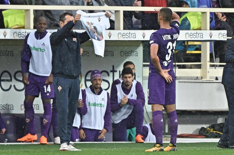 Vitor Hugo celebrates with a t shirt in honour of tragic Davide Astori