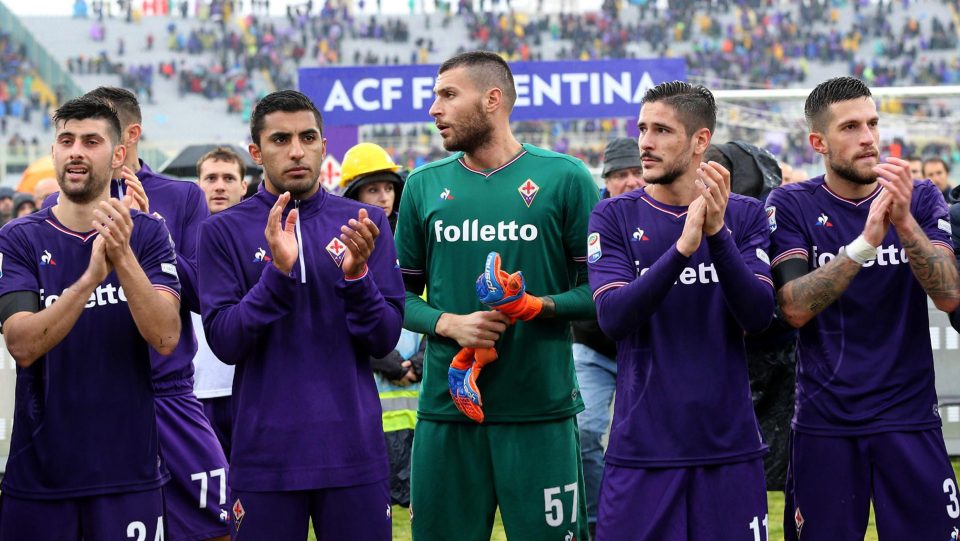 Fiorentina players applaud crowd after emotional match against Benevento