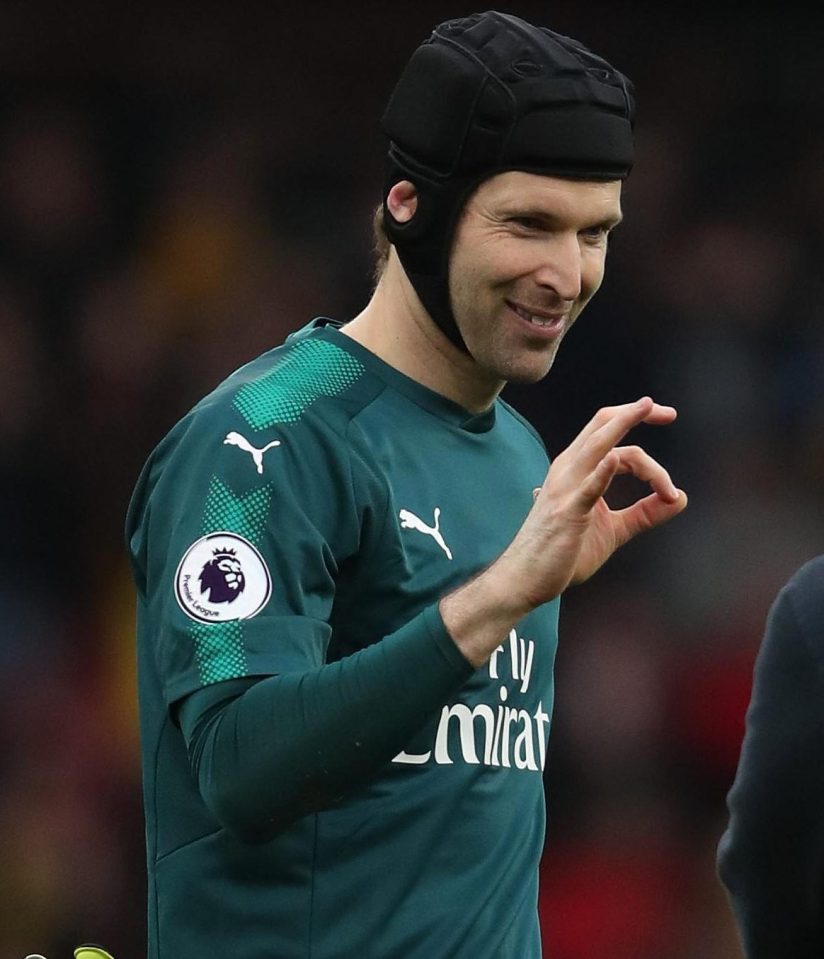  Petr Cech kept his 200th Premier League clean sheet on Sunday