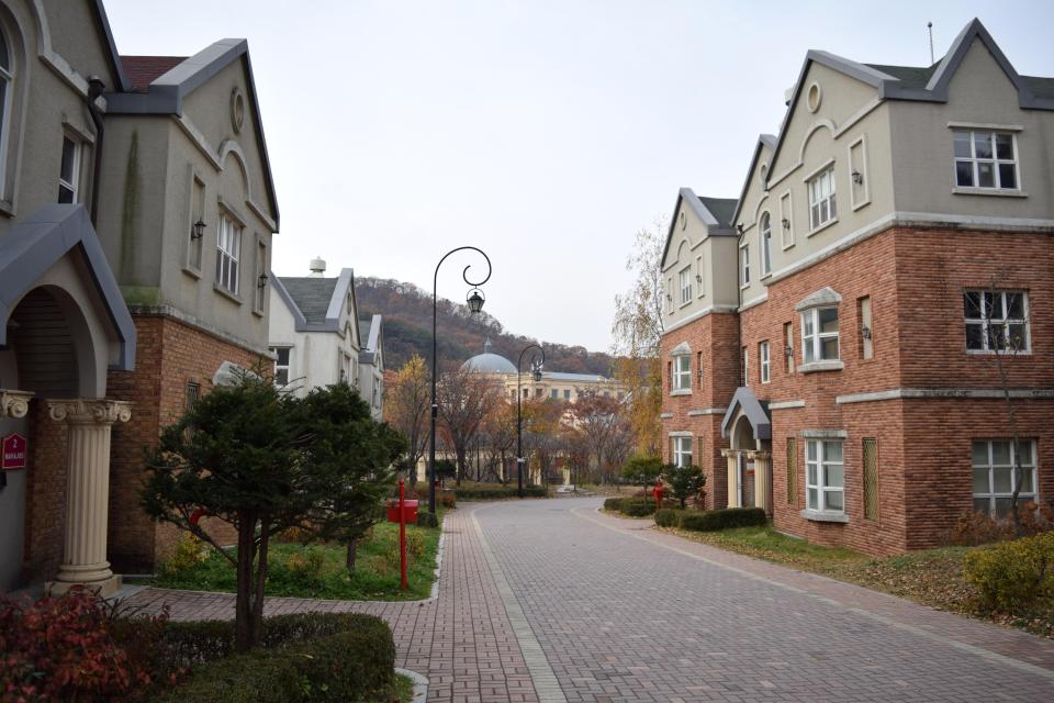  Homes in the English Village