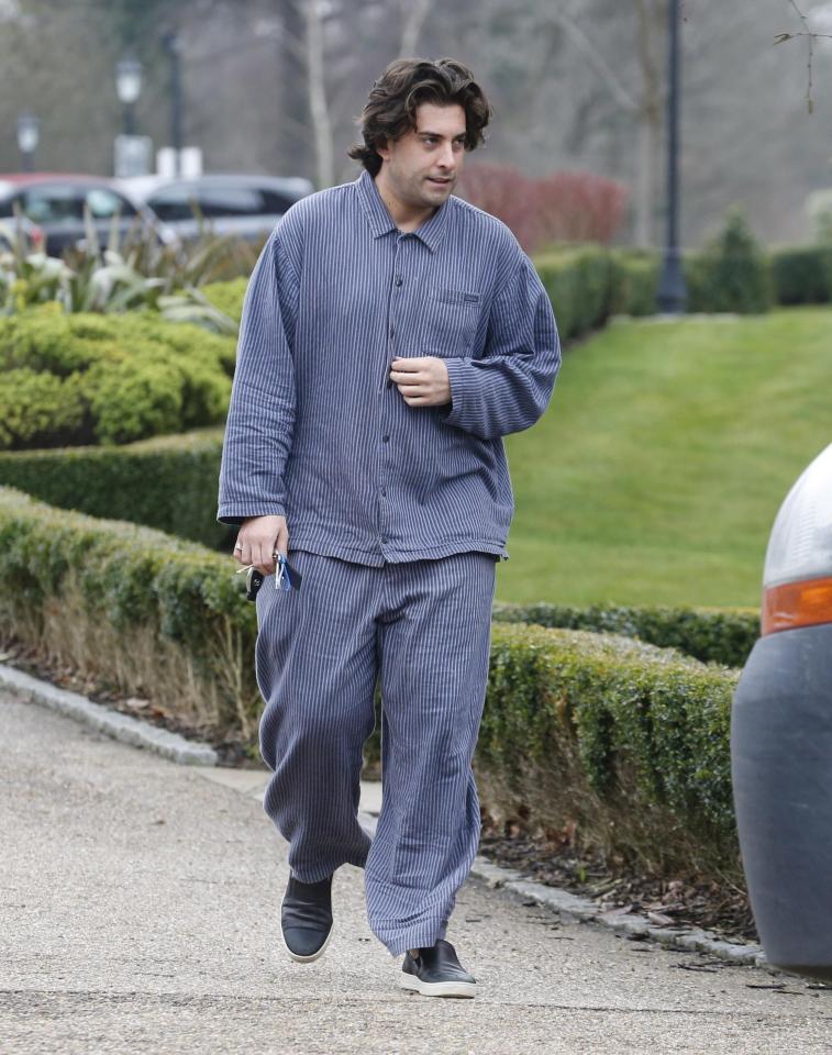  Arg matched his casual attire with unkempt hair