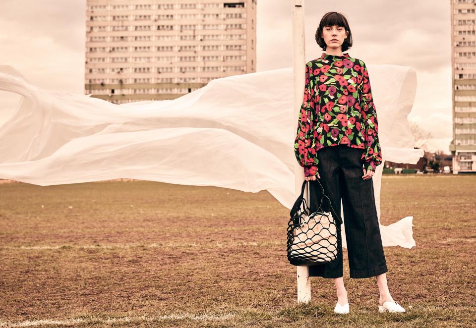  TIP: Make a statement in bold blooms and add cool accessories. The net bag, dark denim and mules play down the florals