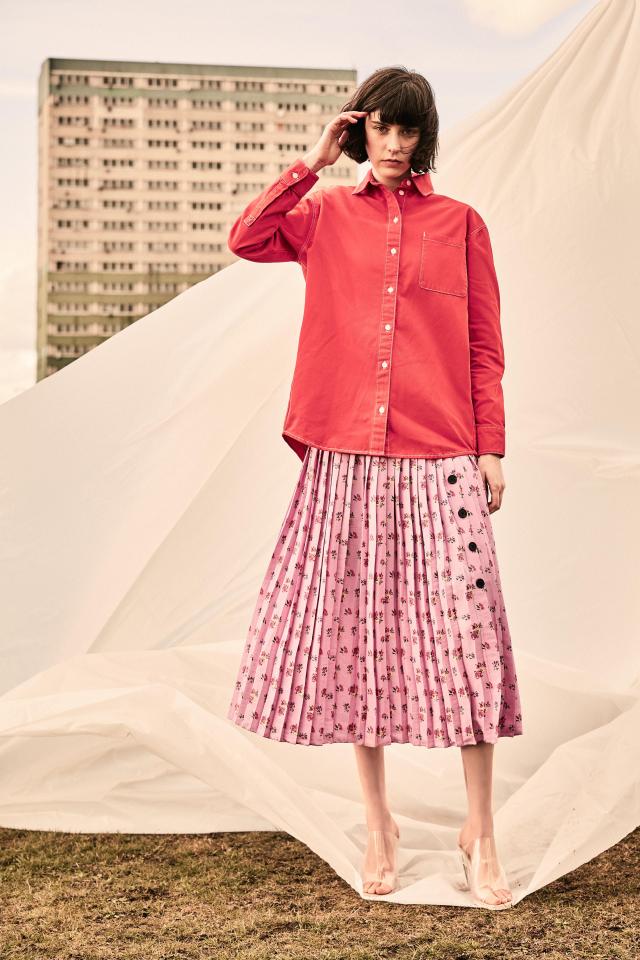  TIP: Red and pink have gone from colour clash to a wardrobe fave. We predict that this pleated skirt will be a hit