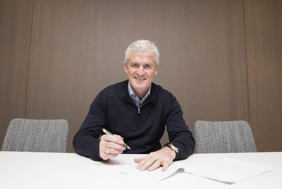  Mark Hughes has signed until the end of the season