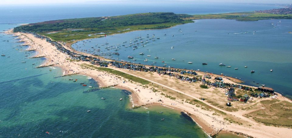  The hut offers people stunning views of the beach