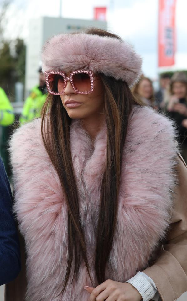  She covered the results of her second facelift with a pair of huge sunglasses which she teamed with a furry hat and scarf