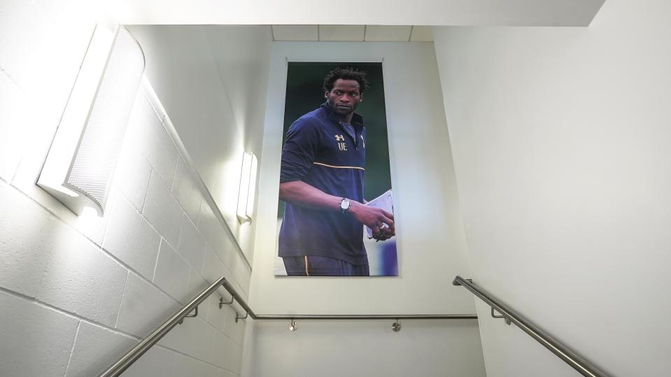  Tottenham's youngsters urged the club's management to put up a permanent tribute to their late coach at the training ground