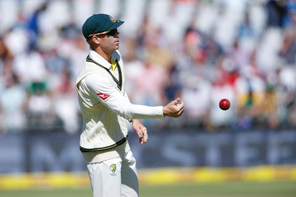  David Warner revealed to England players that he scuffs the ball with strapping on his hand