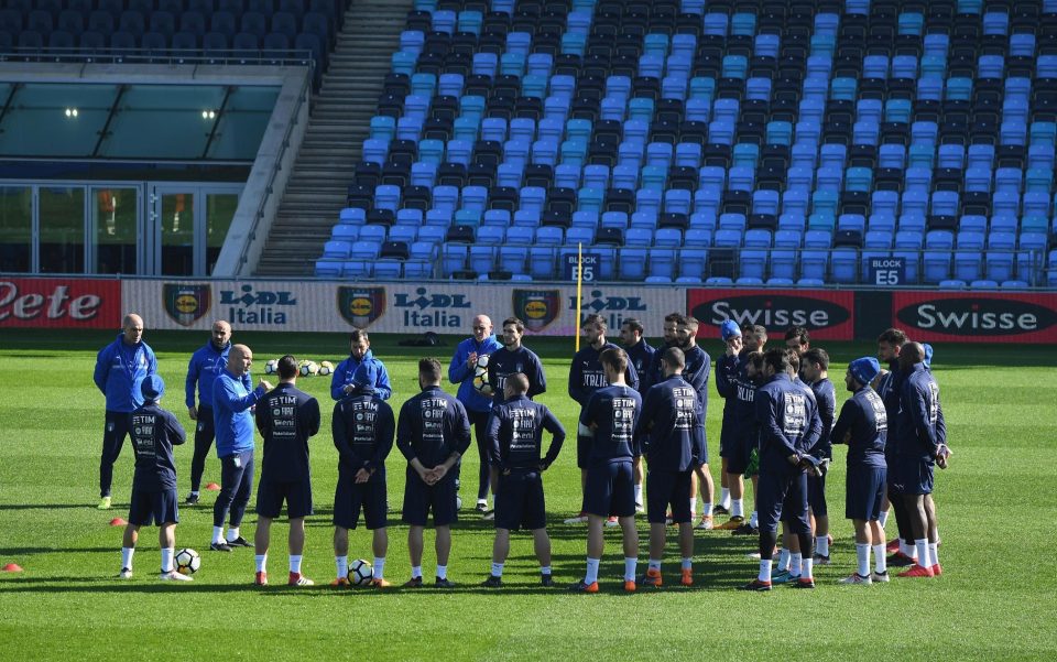  The 46-year-old was spotted giving his squad a team talk during the training session