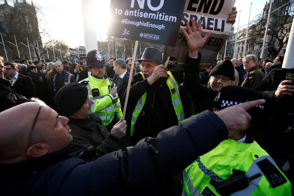  Hundreds turned out to support the Jewish community this evening - and there was a police presence too