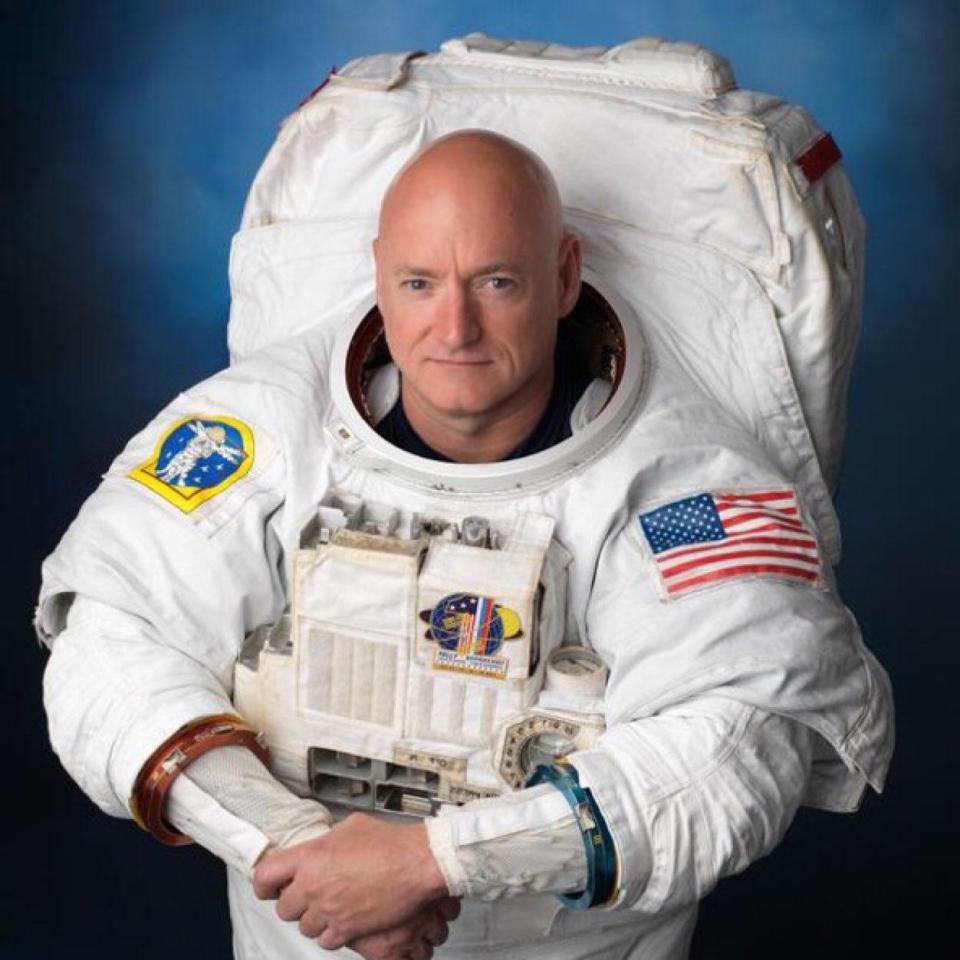  Scott Kelly was ridiculed for bowing down and apologising