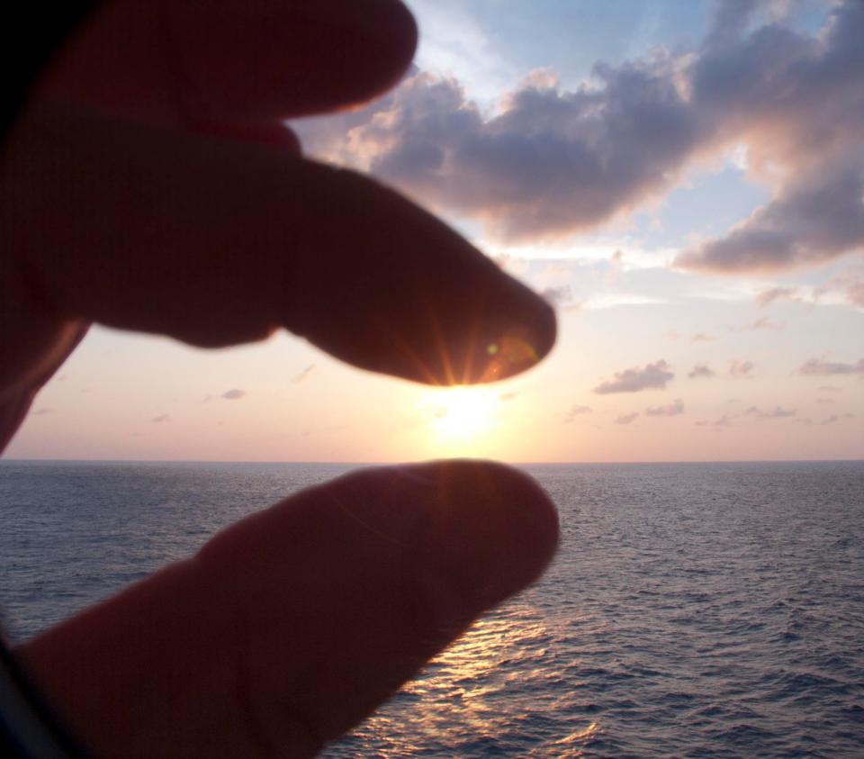  People pretending to pinch the sun is another Instagram classic