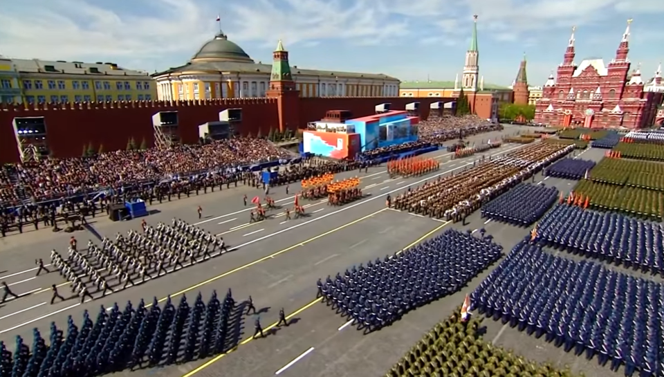  Russian military pay their respects at the 70th anniversary party to mark the end of World War Two