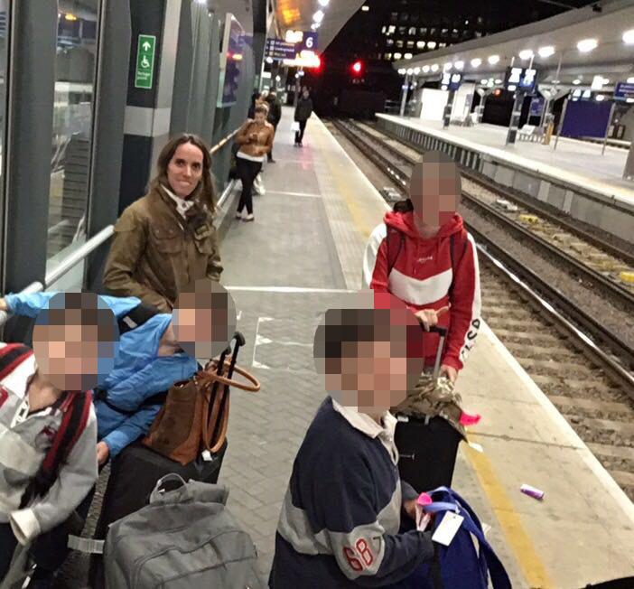 Maria Frias with her children, before taking their flight to Buenos Aires 