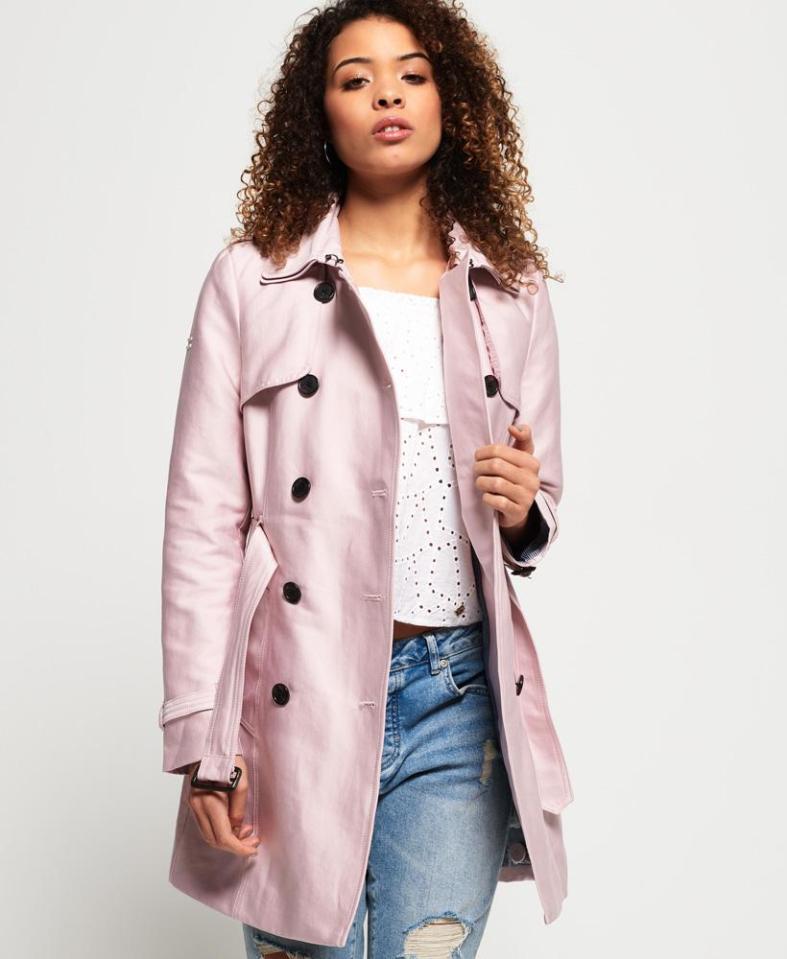  Belle trench coat with a double-breasted fastening, two front pockets and a removable belt