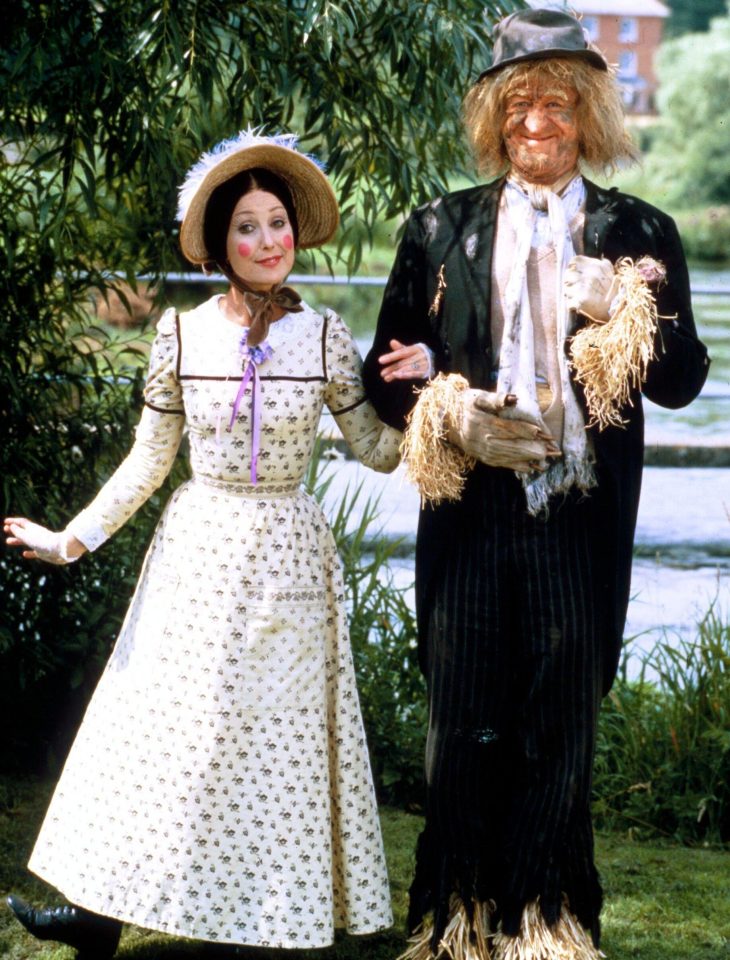  Jon Pertwee played Worzel Gummidge and Una Stubbs was Aunt Sally