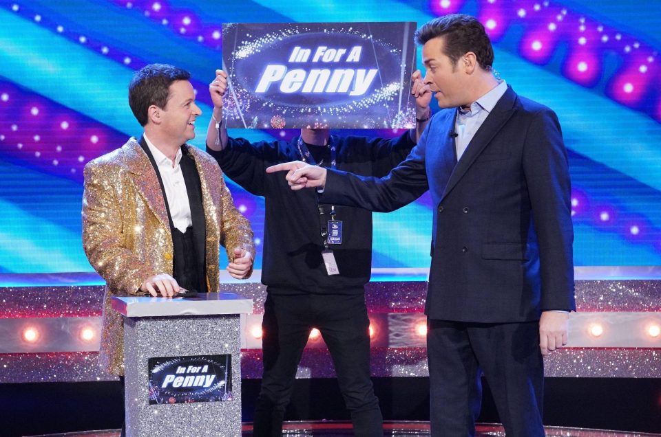  Dec tries on Stephen's gold jacket