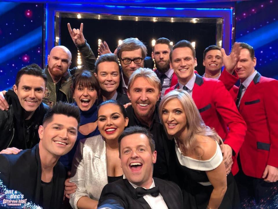  Dec was supported by the whole team as he hosted the show alone for the first time