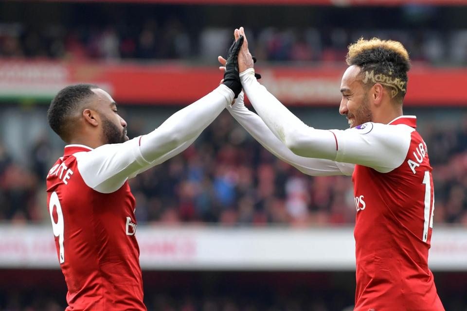  Wenger thinks Aubameyang can shift onto the wing with Lacazette down the middle