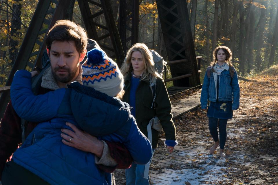  Evelyn (Emily Blunt) and Lee (John Krasinski) must protect their children