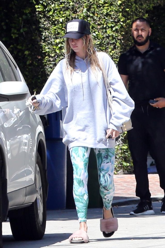 Girlfriend Baskin looked casual with an oversized hoodie and patterned leggings