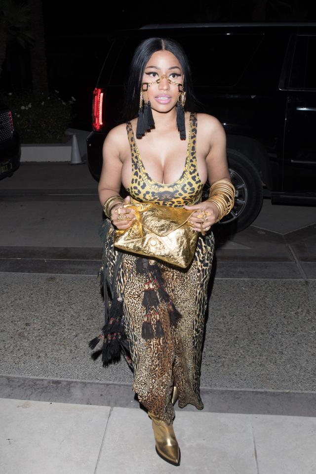  Rapper Nicki shows off her figure with a plunging leopard print outfit