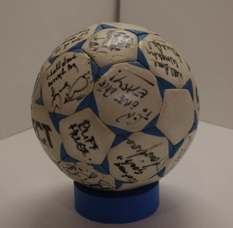 £500 will get you this signed matchball