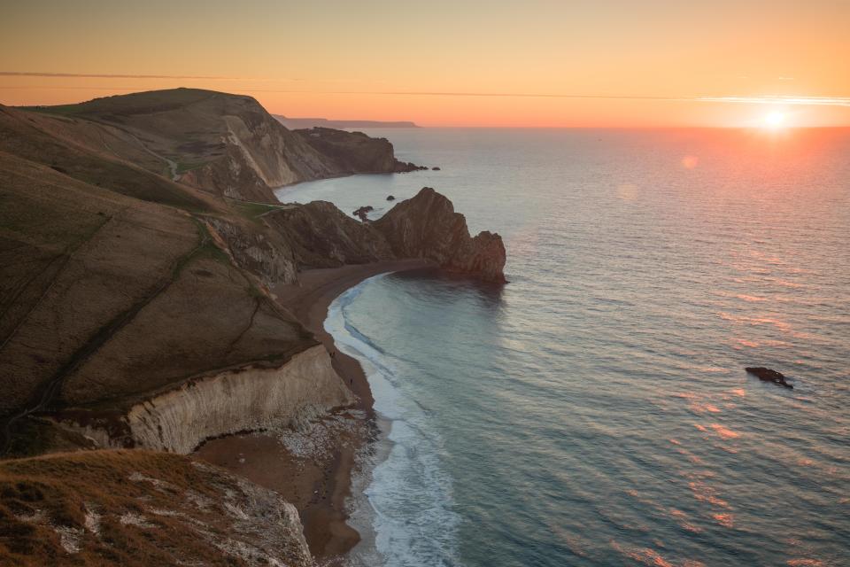  Which type of wave causes coastal erosion?