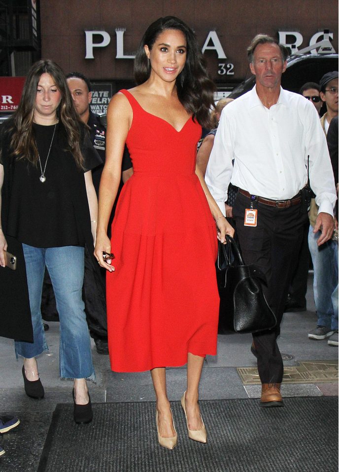  The actress looked red hot in a midi dress with sweetheart neckline for a US interview in 2016