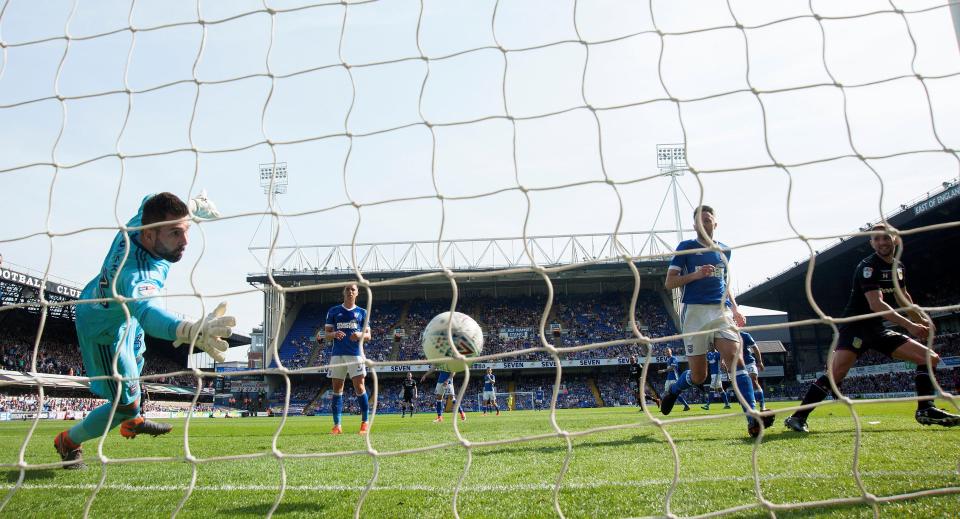  Conor Hourihane opens scoring for Villa