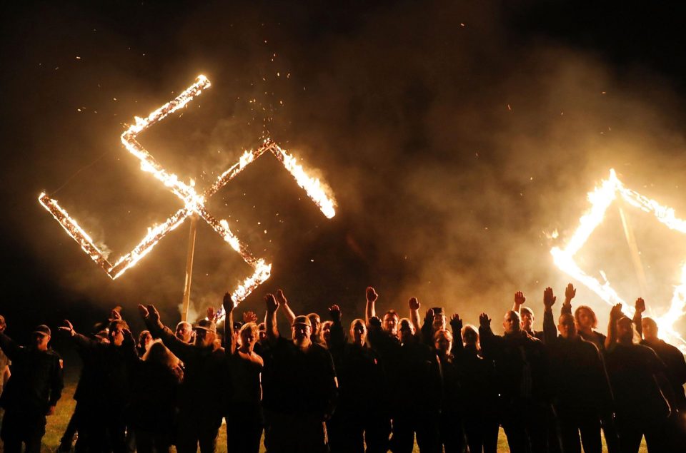  The neo-Nazi mob burned wooden Swastikas and chanted far-right slogans