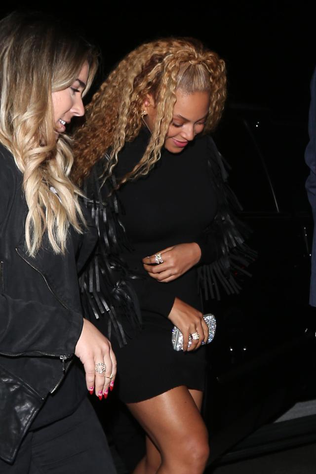  Beyonce held onto someone as she left the venue