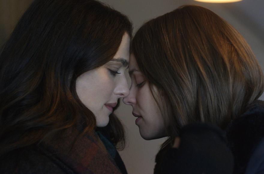  Rachel Weisz and Rachel McAdams get steamy in upcoming movie