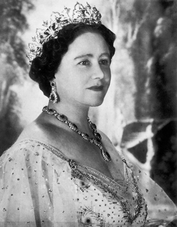  Elizabeth Bowes-Lyon, Queen Elizabeth the Queen Mother on her 50th birthday