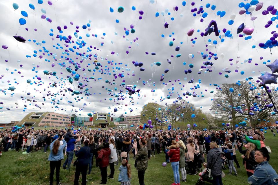  Supporters release balloon outside Alder Hey children's hospital in Liverpool in memory of Alfie Evans