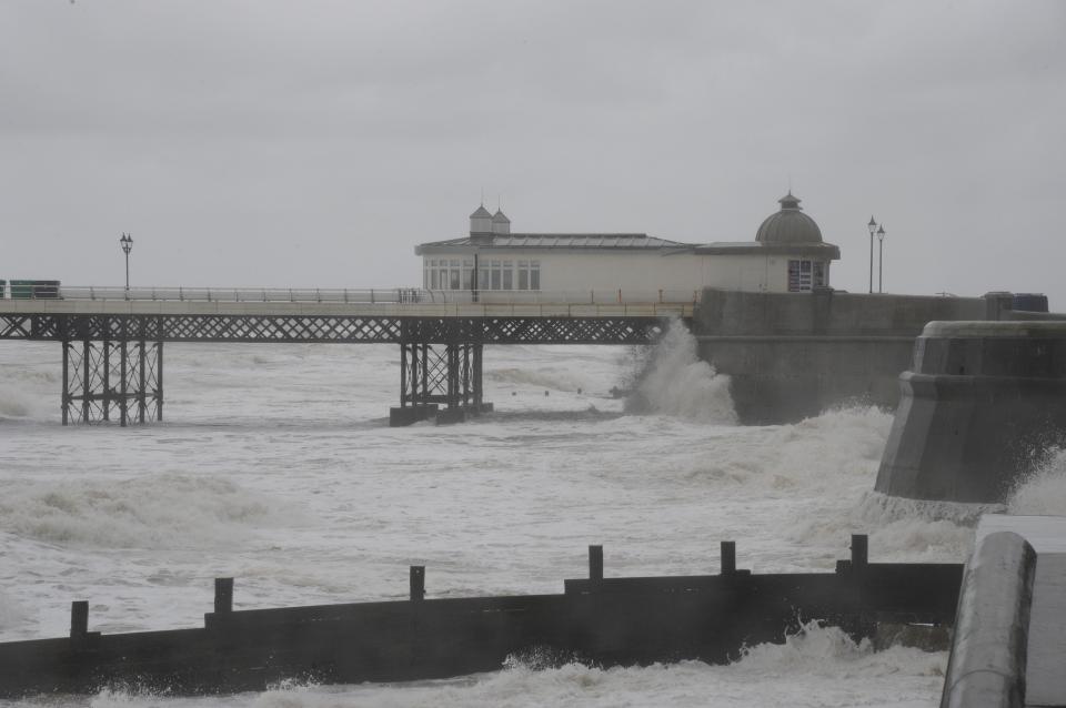  Waves hit the Cromer Pier in Norwich