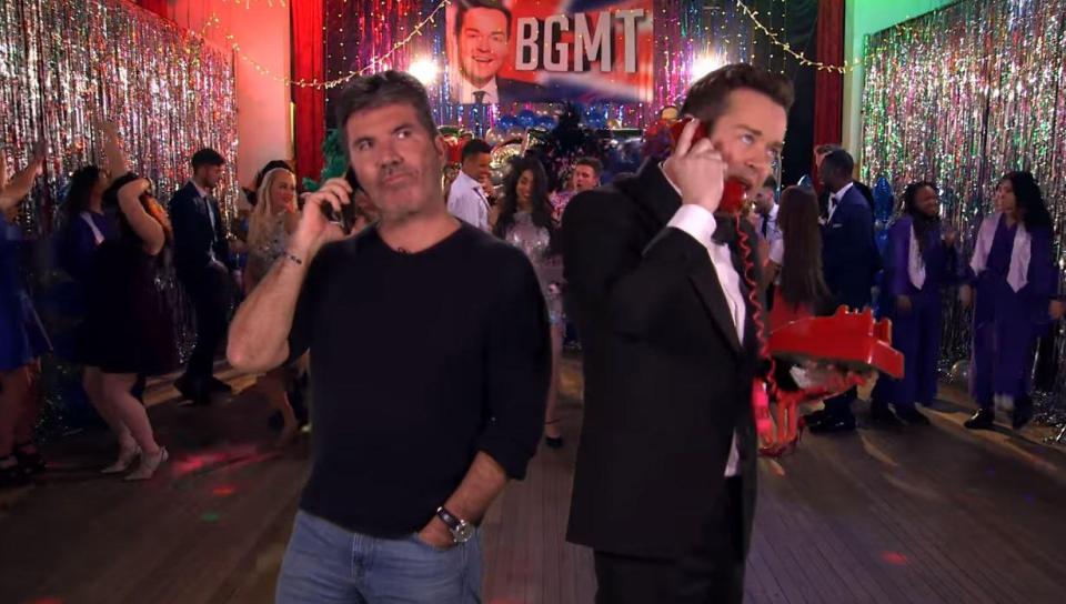  Simon Cowell also appeared in the clip