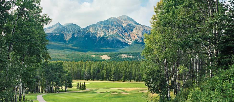  The hotel is set in 700 acres of stunning Canadian parkland