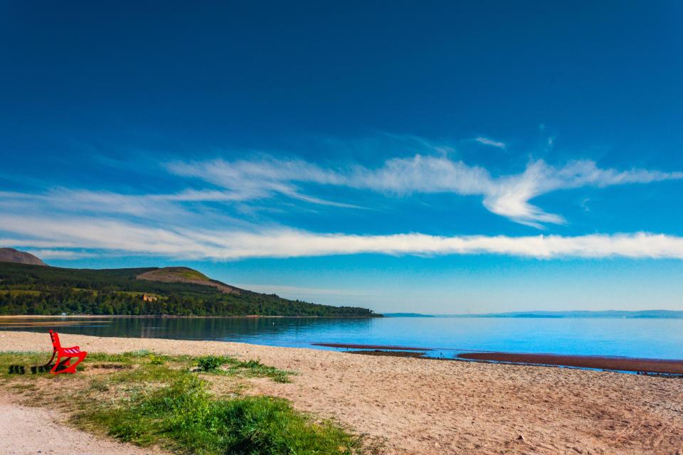  The breathtaking landscape of both the Scottish islands of Arran and Skye make them both well worth a visit