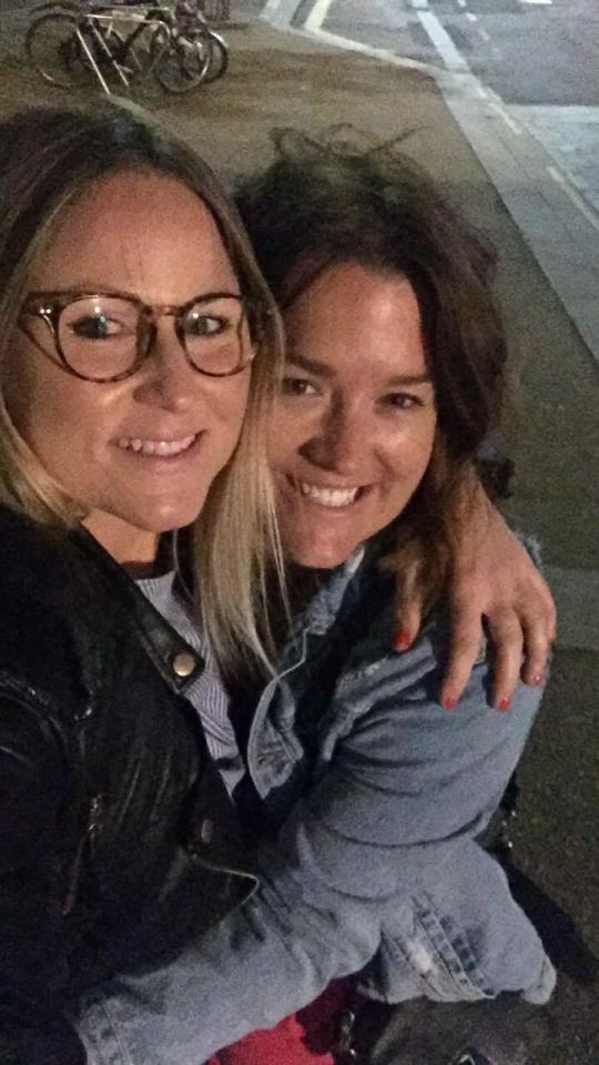  Facebook friend Lorna Hayward and Kate got a cheeky selfie after hitting it off at their first meeting