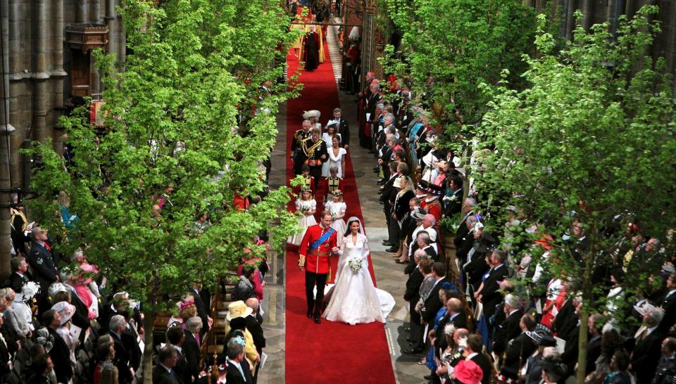  When Kate and Wills got married, there was also a traditional taste to the flower arrangement, with huge trees lining the aisle