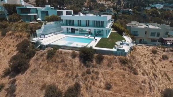  Pogba stayed at Romelu Lukaku's LA mansion last year and fell in love with the place