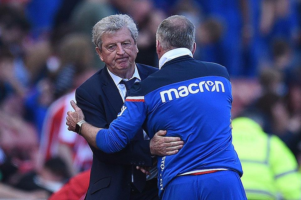  Roy Hodgson consoles Paul Lambert at final whistle