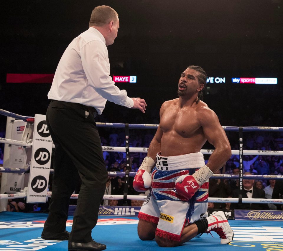  David Haye receives a count from the referee in the third round