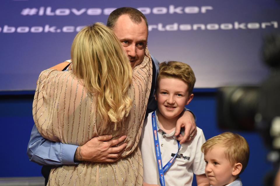 Mark Williams hugs his wife after his thrilling 18-16 win over John Higgins