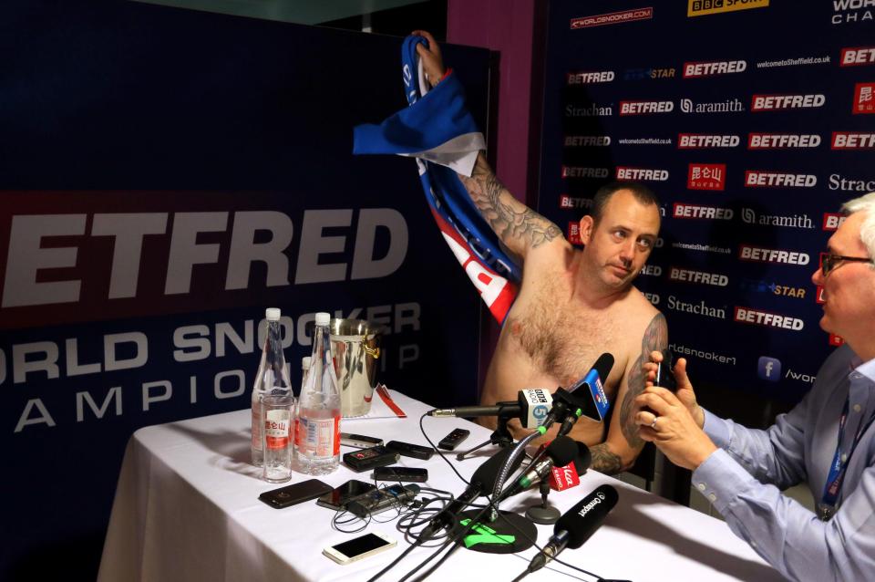 Mark Williams said he'd strip naked if he won the title, and duly delivered