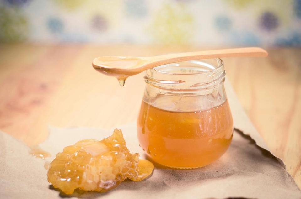  Honey has anti-inflammatory and antibacterial properties