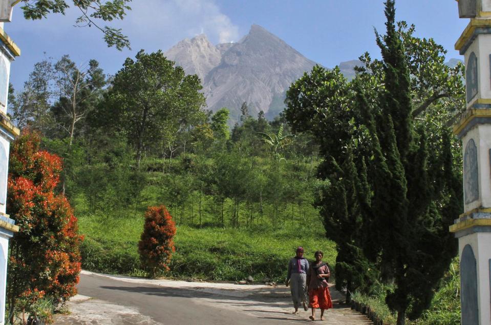  Everyone within 3.1 miles of the volcano was told to leave