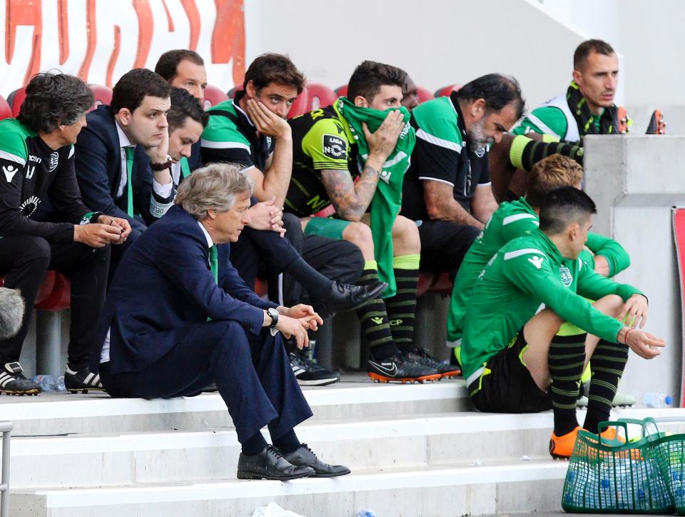 Jorge Jesus and backroom staff watch on as Sporting Lisbon lost to Maritimo 