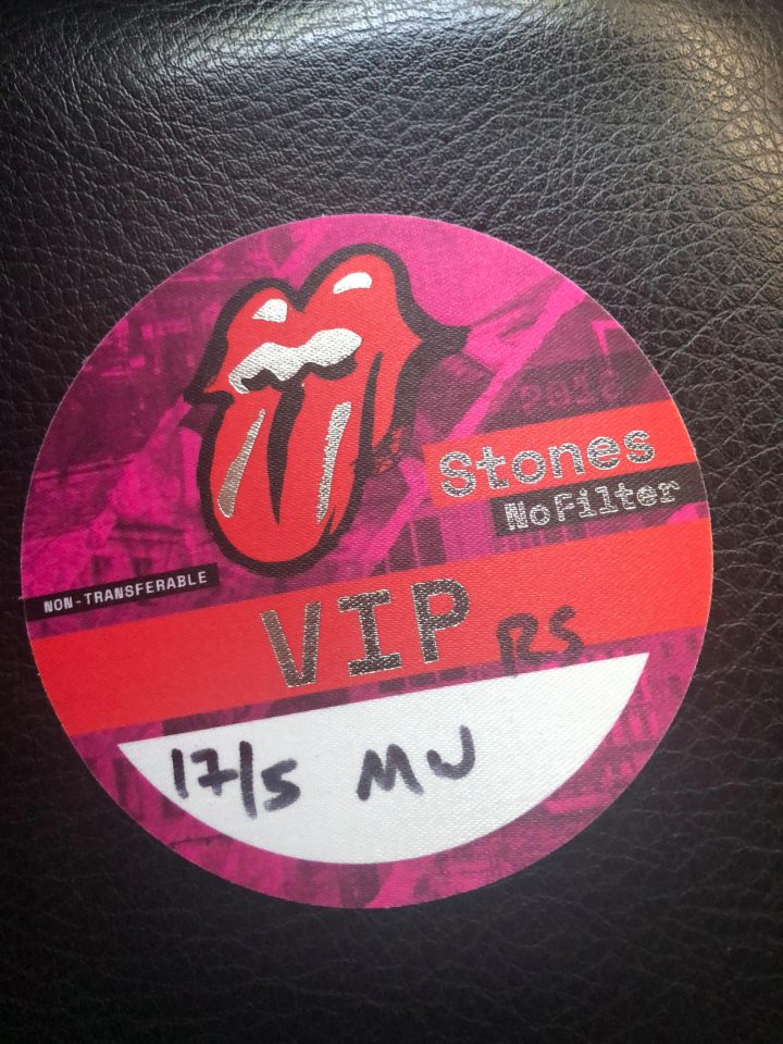  Simon's official VIP sticker